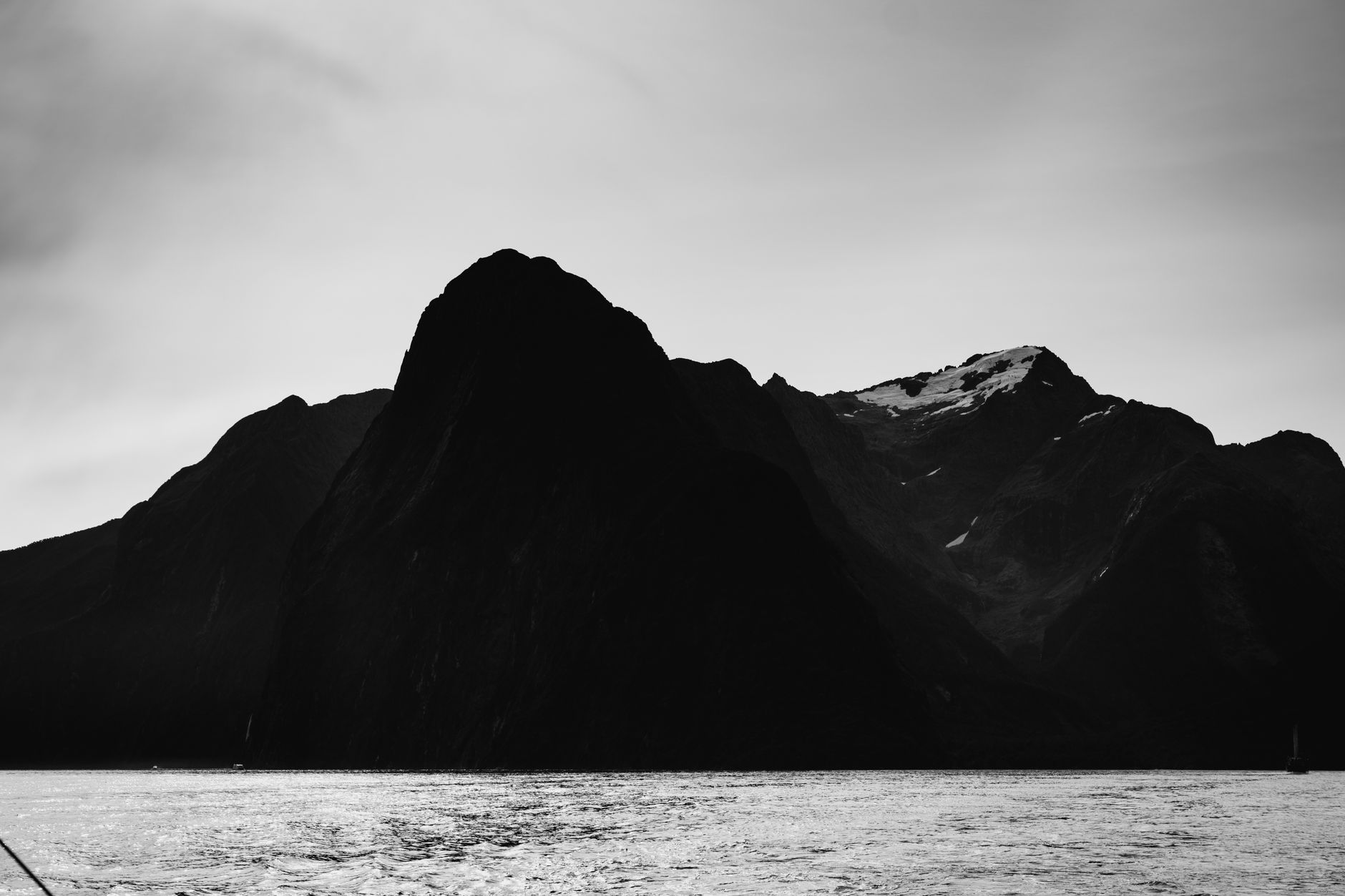 Epic Fiordlands mountain peaks in New Zealand